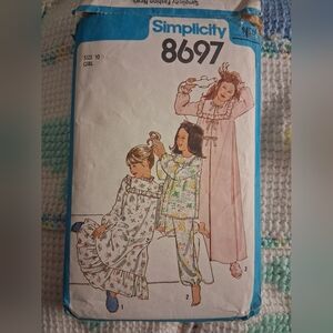 Simplicity Pattern Kids Nightgowns 8697 🐰🐇🩷🤍🌸 Size 10
